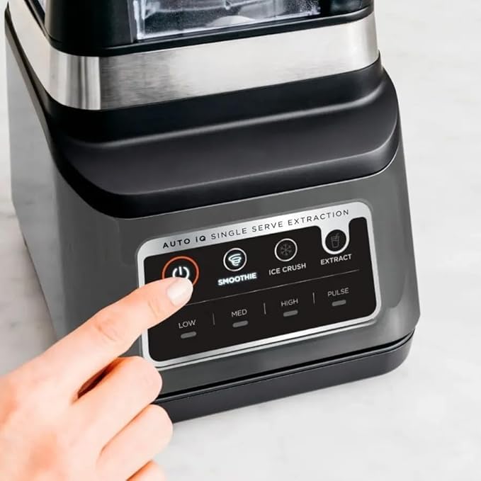 Professional Plus Blender DUO with Auto-iQ 1400-Peak-Watt Motor and 72-oz Total Crushing Pitcher