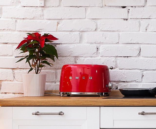 Smeg TSF01RDUK Retro 2 Slice Toaster 6 Browning Levels Extra-Wide Bread Slots Defrost and Reheat Functions Removable Crumb Tray 950 W Red