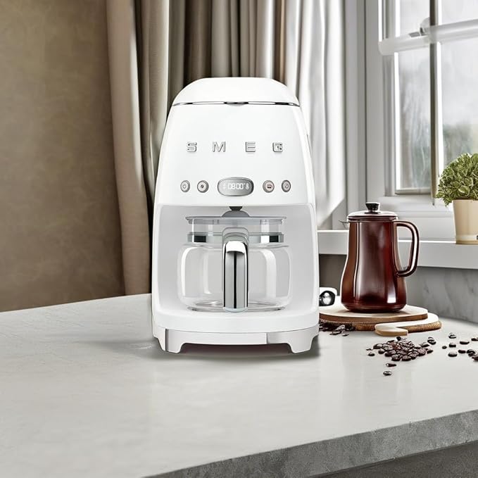 Smeg DCF02WHUK Drip Coffee Machine Auto-Start Mode Reuseable Filter Digital Display Anti-Drip System Aroma Intensity Option 1.4 Litre Tank White