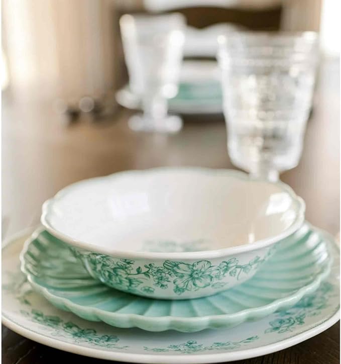 Colette Scallop Green 12-Piece Stoneware Dinnerware Set