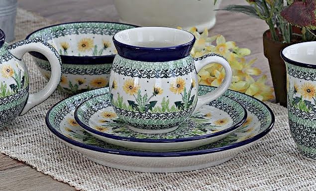 Blue Rose Polish Pottery - Yellow Dandelion 4 Piece Place Setting - Service for 1-1 Place Setting - Great for Everyday Dining Casual Dining or as Formal Dinnerware
