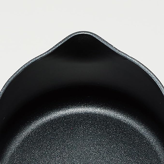 Skater Winnie the Pooh 1.3 L All-Purpose Pot 7-in-1 1.4 Qt Painted Finish Aluminum 5.4 x 8.7 x 6.4 in Tempered Glass Lid Gas Halogen Sheath Radiant Electric Compatible