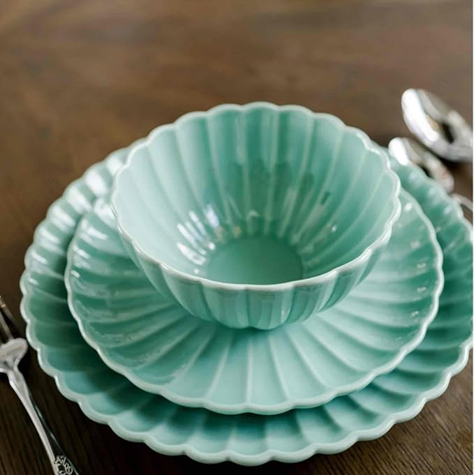 Colette Scallop Green 12-Piece Stoneware Dinnerware Set