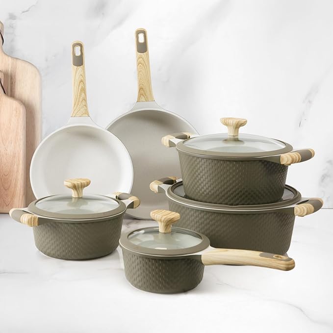 Bambù 10Pcs Cookware set Die-cast Aluminum pots and pans Nonstick frying pans and casseroles Induction safe PFOA-free (Green and Cream 10 pcs)