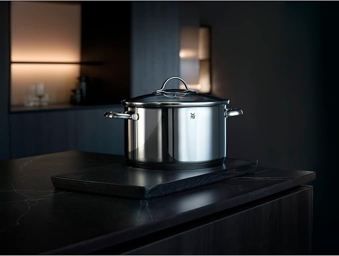 WMF Pot Set 4-Piece Provence Plus Pouring Rim Glass Lid Cromargan® Stainless Steel Polished Suitable for Induction Hobs Dishwasher-Safe Silver 52.7 x 28.8 x 21.8 cm