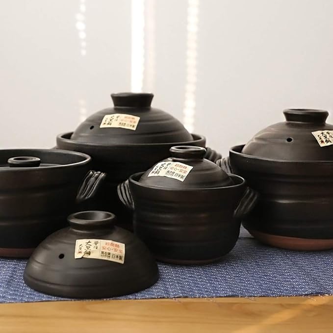 Clay Rice PotJapanese Rice Cooker with Double LidRound Ceramic CasseroleHeat Resistant Glazed Earthenware PotSlow Stew PotStockpotHot Pot Black 0.9l (Black 2.3L)