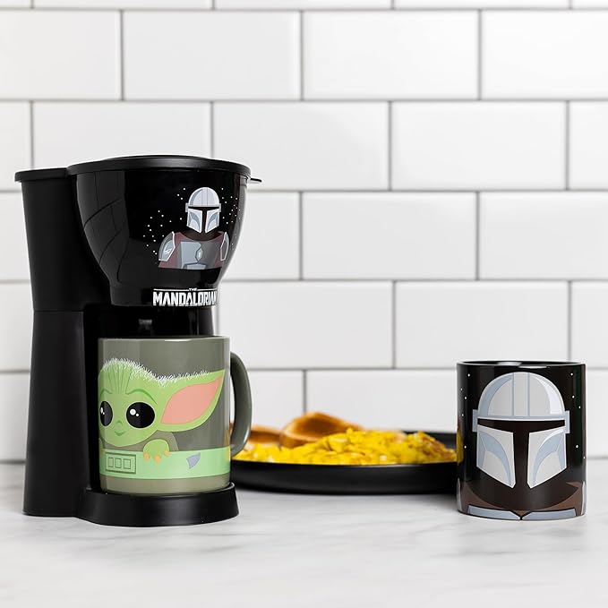 Uncanny Brands Star Wars The Mandalorian &amp Baby Yoda Single Cup Coffee Maker Gift Set with 2 Mugs - Cup of Java with Mando &amp Baby Yoda