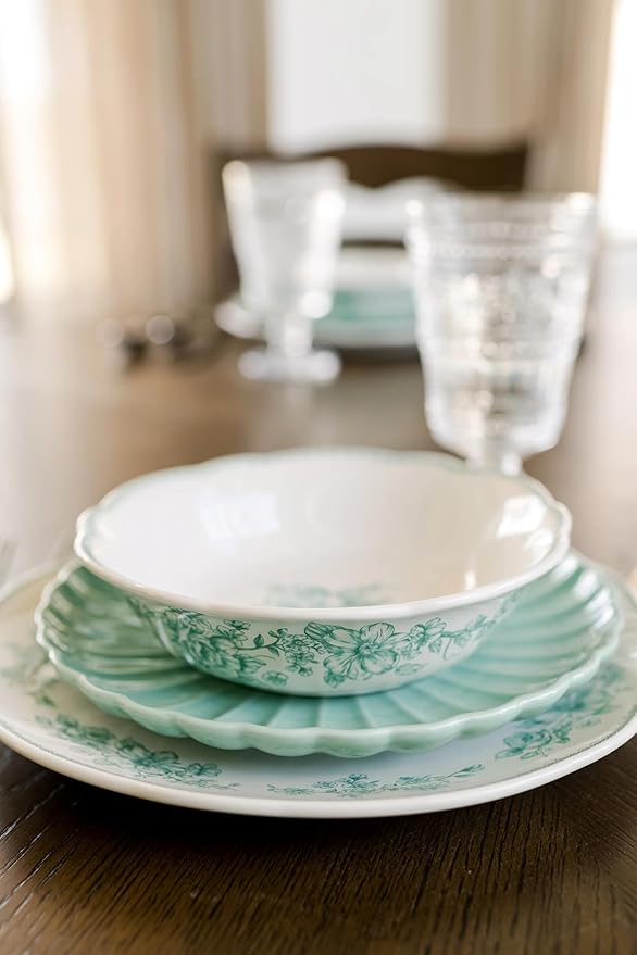 12 Pieces 4-person Set of Ceramic Tableware Including Plates Salad Plates Bowls Etc. with A Wave-shaped Design. Suitable for Daily Dining and Gatherings with Friends. Green Tableware Set