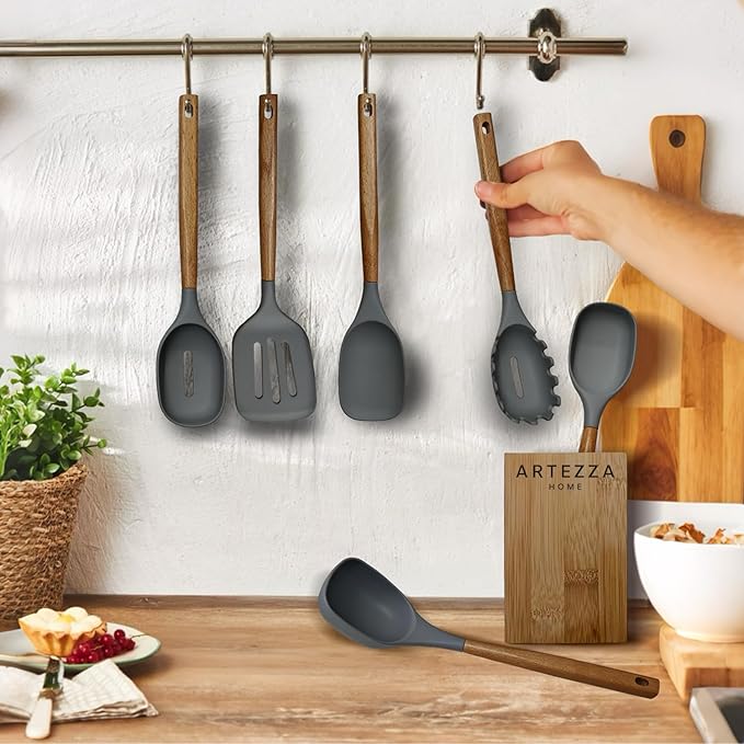 French Press Coffee Maker 650ml/22oz &amp 7-Piece Grey Silicone Utensil Set with Bamboo Holder – An Exquisite Culinary Ensemble for Coffee Enthusiasts and Culinary Artisans