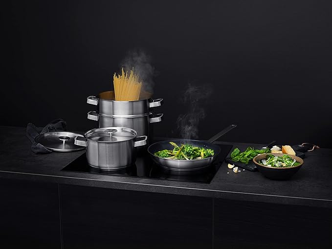 AEG A4SS Cookware Set/All Heating Types / 1 Grease Pan / 2 Pots + Lid / 1 Stainless Steel Sieve