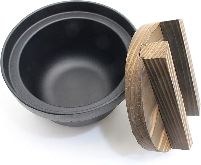 Castle Enterprise Iron Rice Pot 1.4 Quarts Black Uncoated With Wooden Lid