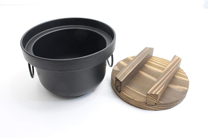 Castle Enterprise Iron Rice Pot 1.4 Quarts Black Uncoated With Wooden Lid