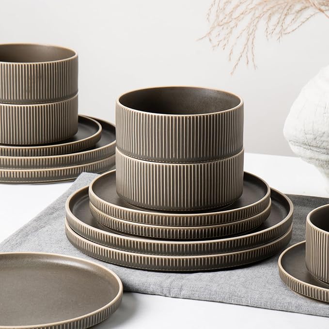 Dinnerware Set Service for 6 18-Piece Ceramic Plates and Bowls Set Chip &amp Scratch Resistant Microwave and Dishwasher Safe Modern Minimalist Tableware for Everyday Use Matte Green