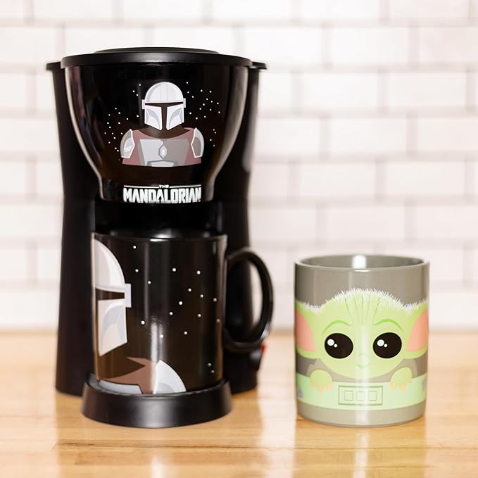 Uncanny Brands Star Wars The Mandalorian &amp Baby Yoda Single Cup Coffee Maker Gift Set with 2 Mugs - Cup of Java with Mando &amp Baby Yoda