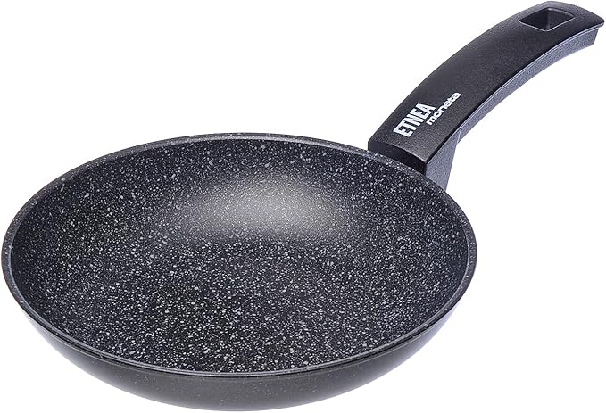 Moneta 4 pieces Starter Set (white box for e-commerce): Frypan 24cm Saucepan 16cm Casserole 20cm Glass Lid with Silicone rim 20cm Nylon Skimmer 0018656573 Made in Italy