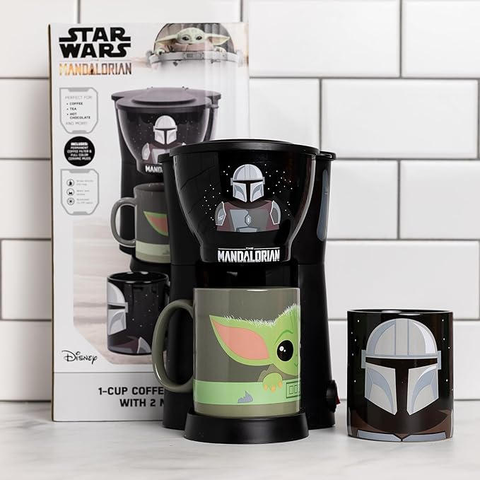 Uncanny Brands Star Wars The Mandalorian &amp Baby Yoda Single Cup Coffee Maker Gift Set with 2 Mugs - Cup of Java with Mando &amp Baby Yoda