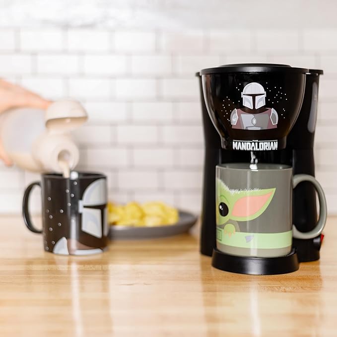 Uncanny Brands Star Wars The Mandalorian &amp Baby Yoda Single Cup Coffee Maker Gift Set with 2 Mugs - Cup of Java with Mando &amp Baby Yoda