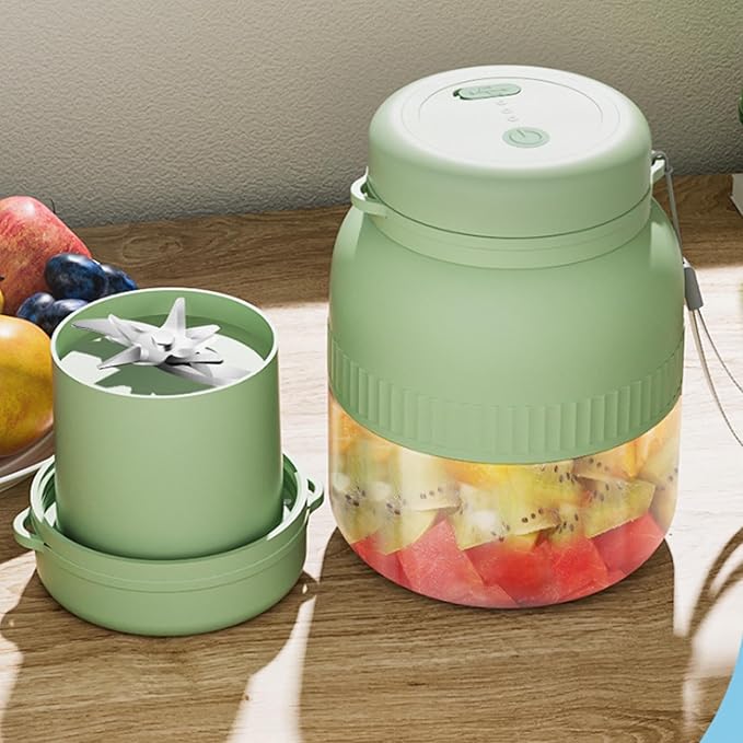 Portable Blender 500ml Portable Juicer Cup Rechargeable Personal Blender with for Shakes and Smoothies Multifunctional Use Easy to Clean