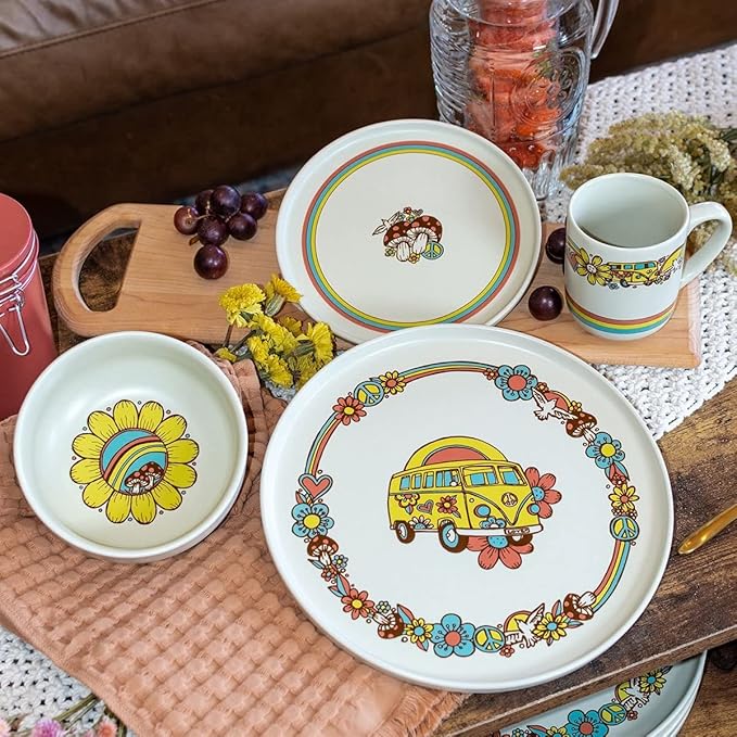 Everything Kitchens Modern Flat 16-Piece Dinnerware Set | Peace &amp Love (11 Dinner Plates (Set of 4))