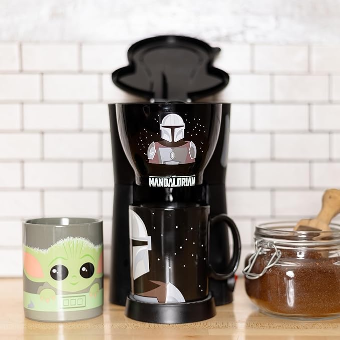 Uncanny Brands Star Wars The Mandalorian &amp Baby Yoda Single Cup Coffee Maker Gift Set with 2 Mugs - Cup of Java with Mando &amp Baby Yoda