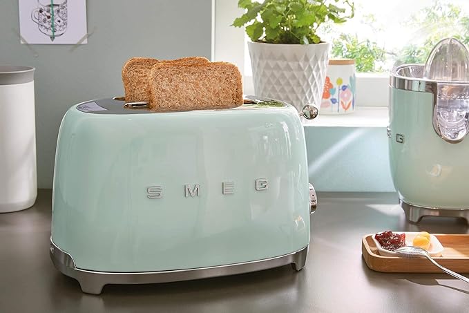 Smeg TSF01PGUK Retro 2 Slice Toaster 6 Browning Levels Extra-Wide Bread Slots Defrost and Reheat Functions Removable Crumb Tray 950 W Pastel Green