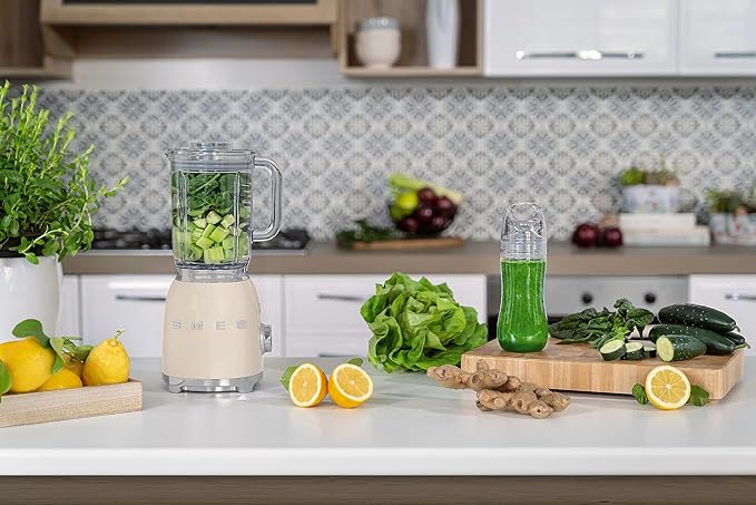 SMEG BLF03 Retro Style Blender – 600W Countertop Blender with 48 oz BPA-Free Jug 3 Speeds + Pulse Ice Crush &amp Smoothie Functions – 50s-Inspired Design-Cream