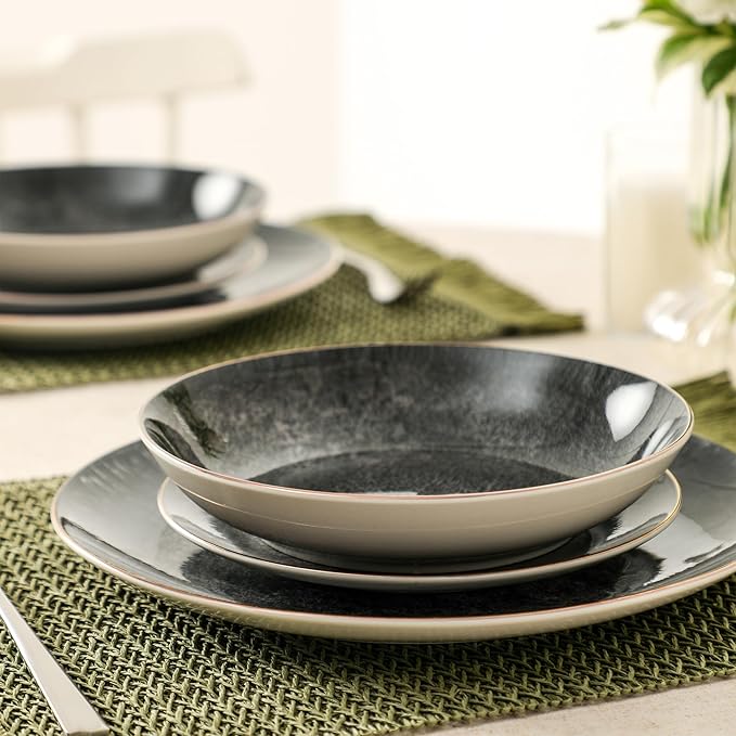 Christian Siriano Onyx 24-Piece Dinnerware Set Porcelain Plates and Bowls Set Hand Wash Dish Dish Set for 8 Black and Gold