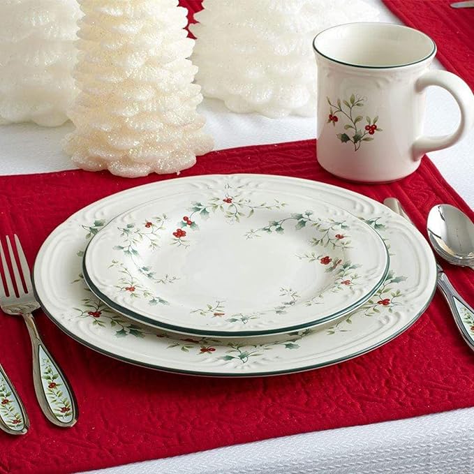 Pfaltzgraff Winterberry 10-1/2-Inch Dinner Plates Set of 4 White