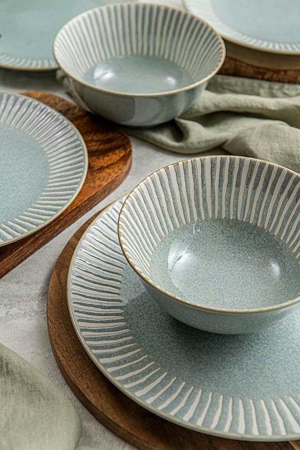 Bzyoo 12-Piece Reactive Blue Ceramic Dinnerware Set Bali Breeze Blue Elegant Table Setting for Every Occasion - Microwave &amp Dishwasher Safe Stackable