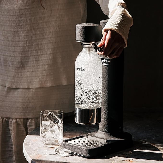 Aarke Carbonator lll with CO2 Cylinder Sparkling &amp Carbonation Water Machine Stainless Steel with PET BPA-Free Reusable Bottle Volume 1L/34 fl oz (Matte Black)