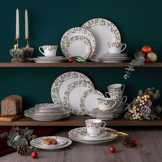 Noritake Holly and Berry - 40 piece set service for eight