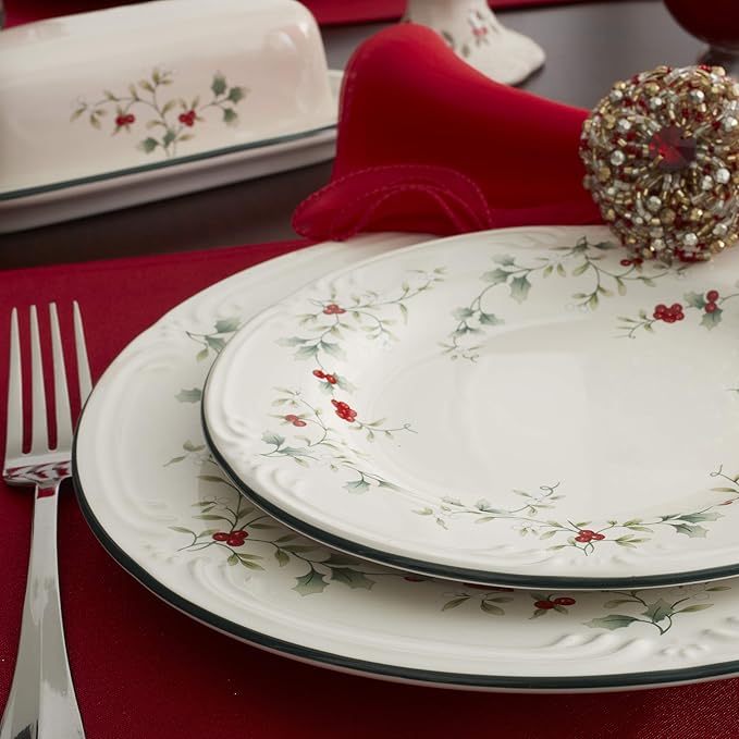 Pfaltzgraff 5072007 Winterberry Holiday 16 Piece Dinnerware Set Service for 4 White