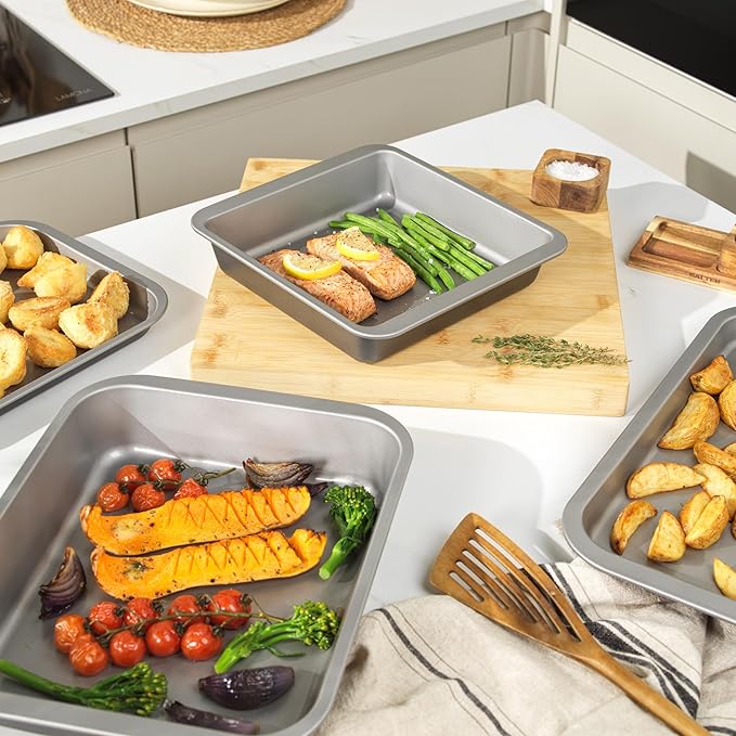 Salter Essentials 31 cm Baking Tray – Non-Stick Coating Rectangular Oven Sheet Dishwasher Safe Easy to Clean Made in The UK Durable Chip/Cookie Tray Lightweight PFOA-Free BW13665