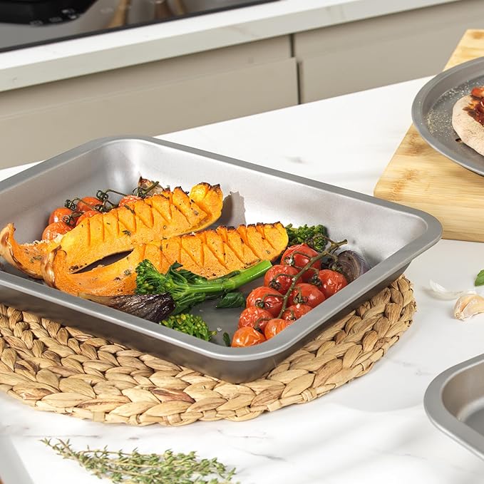 Salter Essentials 36 cm Roasting Tray – Non-Stick Coating Rectangular Roaster Dishwasher Safe Easy to Clean Made in The UK Durable Vegetable Roasting Pan Lightweight PFOA-Free BW13668