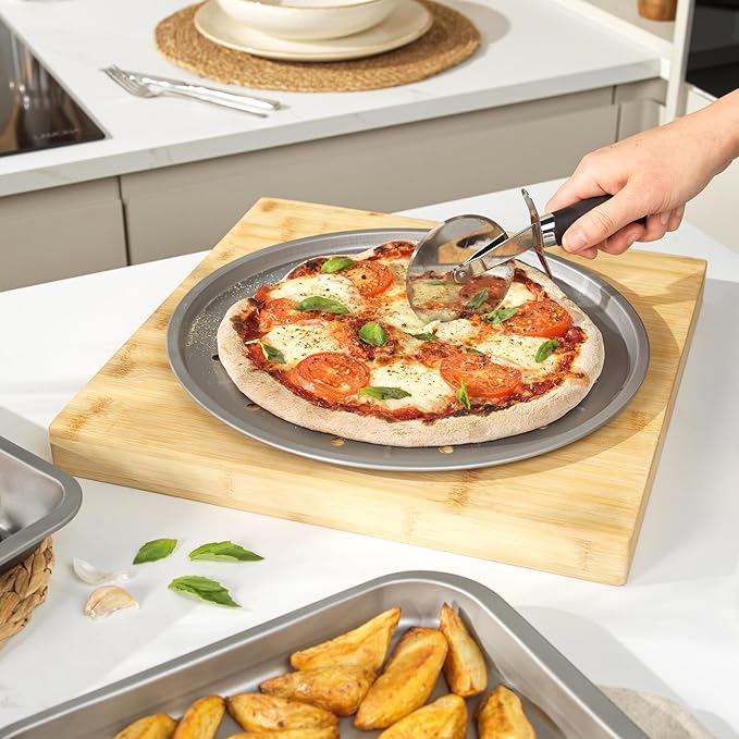 Salter Essentials Pizza Tray – Non-Stick Coating Round Baking Tray Dishwasher Safe Easy to Clean Made in The UK Durable Carbon Steel Garlic Bread Lightweight Oven Sheet PFOA-Free BW13671