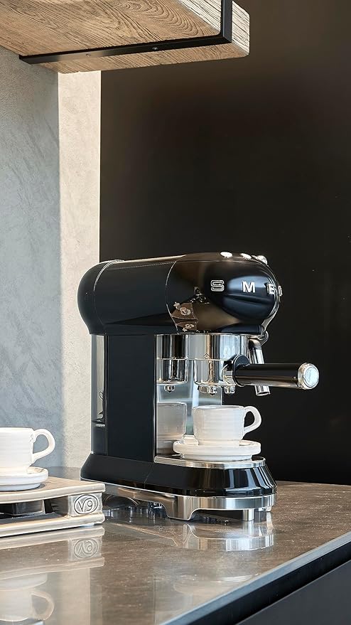 Smeg - Coffee Machine - 11+ - Espresso Coffee Machine - Black
