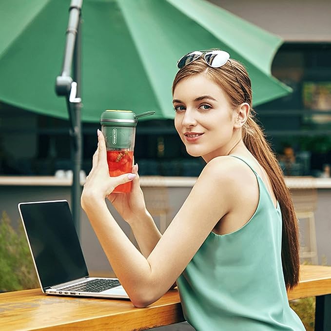 Portable Blender Home Mini Juice Cup Electric Juicer Cup USB Rechargeable Travel Carry Personal Blender Gym - Perfect Travel Partner (Color : Pink) (Green)
