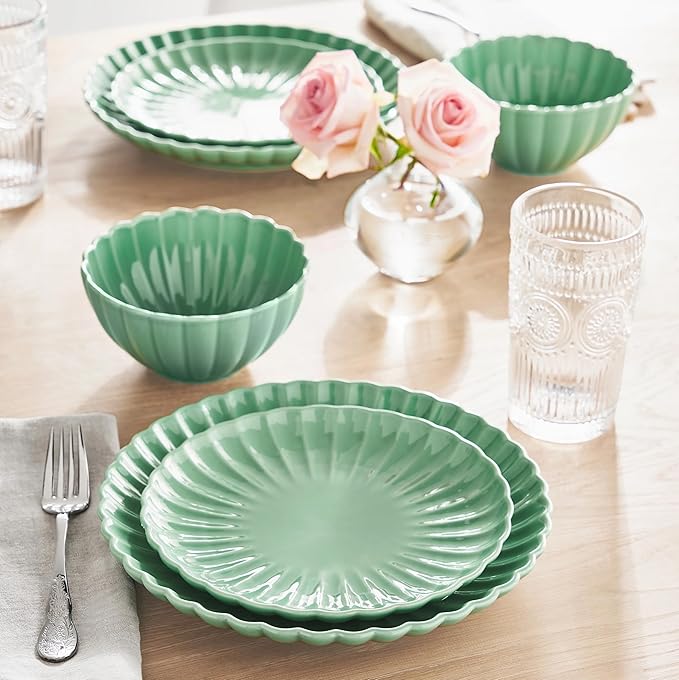 12 Pieces 4-person Set of Ceramic Tableware Including Plates Salad Plates Bowls Etc. with A Wave-shaped Design. Suitable for Daily Dining and Gatherings with Friends. Green Tableware Set