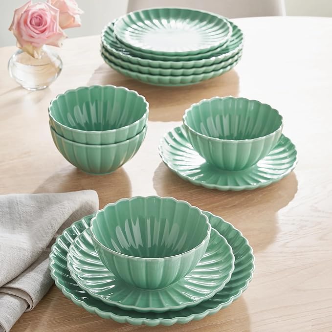 12 Pieces 4-person Set of Ceramic Tableware Including Plates Salad Plates Bowls Etc. with A Wave-shaped Design. Suitable for Daily Dining and Gatherings with Friends. Green Tableware Set