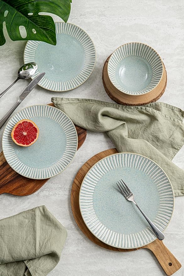 Bzyoo 12-Piece Reactive Blue Ceramic Dinnerware Set Bali Breeze Blue Elegant Table Setting for Every Occasion - Microwave &amp Dishwasher Safe Stackable